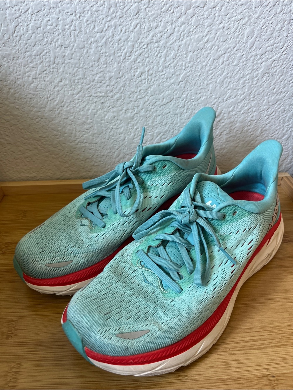 Hoka One One Womens Clifton 8 Aqua Running Shoes with Red Accent